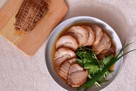 厳選した無添加の調味料で作りました。「元気豚  煮豚　300ｇ」