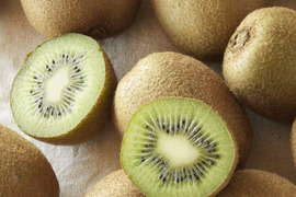 家庭用（訳あり品）キウイ　ミックスサイズ　1kg（約8～15個入） 370-2-1