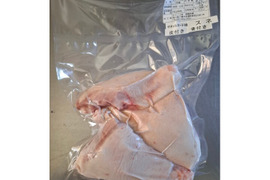 ジビエ　やわらか仔イノシシ　【皮付き】【骨付き】　スネ　690g