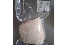 ジビエ　やわらか仔イノシシ【皮付き】　モモ 　ブロック　910g