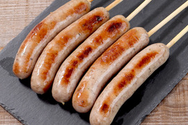 ＜在庫調整のため訳あり価格＞1本80ｇ！熱々を食べると肉汁が溢れる、ほんのりハーブが香る「元気豚 ウインナー（串付き）　400ｇ（80ｇ×5本入）」