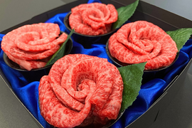 【母の日ギフト】さつま福永牛 和牛ローズボックス（4輪）— ありがとうを贈る、とろける花ギフト —［数量限定 鹿児島直送 感動ギフト さつま福永牛 和牛 贈答用 おすすめ］