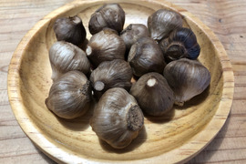 【農薬・化学肥料不使用栽培】青森県産ハネにんにく使用　自家製黒にんにく　４００ｇ