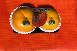 サクサク食感+上品な甘さの柿【プチギフト】太秋柿　約０．８kg２玉