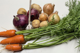 農薬不使用・化学肥料不使用・除草剤不使用 野菜セット 人参葉っぱ付き クール便