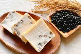 黒豆　グルテンフリー　自然栽培米のパン（ミニ食パン）