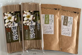 有機畑で育てたそばを原料とした十割そば石臼挽き粉使用2袋＋そば茶浅煎り、中煎り各1袋のセット