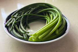 【農薬不使用】お得！ 希少なニンニクの芽1kg！　ニンニクのおまけ付き！ 着日指定に対応！