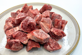 ＼ 新商品 ／ 使いたい分だけ使える！パラパラ煮込み用赤身ぶつ切り 500g 煮込み料理におすすめ♪