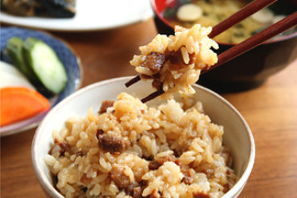 炊きあがったご飯に混ぜるだけ！「元気豚  炙り焼豚ご飯の素　200ｇ」