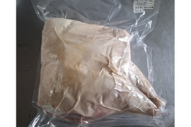 やわらか仔イノシシ【皮付き・骨付き】【丸焼き用　半身】4800g