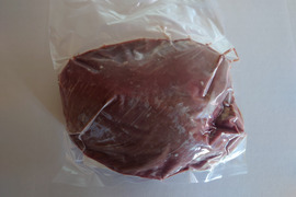 当歳鹿（エゾシカの1歳未満）の人気部位　カメノコ490g
業務用食材をご家庭でも楽しめます。