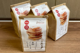 【米粉パンケーキミックス】300g×4袋　グルテンフリー　特別栽培『ミズホチカラ』『笑みたわわ』使用　砂糖不使用