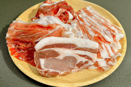 【まずはこれ！】初回の方に是非！1人でも楽しみやすい食べきりサイズ！赤身の旨みと脂の甘さを楽しむ「放牧和豚」食べ比べセット 700g