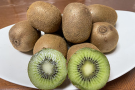 農薬・化学肥料不使用、　熟成で甘みが乗ってきたグリーンキウイS～Ｌサイズ２ｋｇ