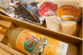 【長野県産】リンゴジュース＆ｼｬｲﾝﾏｽｶｯﾄドライフルーツ＆ヤギチーズ　セット箱