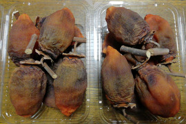 【天日干し】令和７年産干し柿(６００ｇ前後、冷凍保存)　２パック【農薬化学肥料不使用】【あわせ買い可】【熨斗(のし)対応可】６０サイズ箱