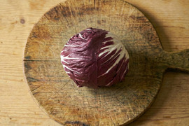 北イタリア伝統の冬野菜！トレビス（ラディッキオ）　1個（約350g前後）