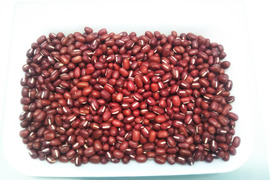 増量タイプ。
お正月にぜんざいはどうですか？
小豆５００ｇ
自然光の天日乾燥品です。
送料割安３６０円　【レターパック仕様】
秋の収穫祭第２弾
（写真が３００ｇの写真です）