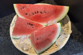 【2個セット・赤肉スイカ】M-L・化学肥料有機肥料不使用・栽培期間中農薬不使用