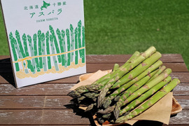 北海道十勝産『ばんばの堆肥で育てたアスパラ』グリーン【L～２L／800g】幸運の『馬蹄』さがしも楽しめるギフトBOXでお届け🍀