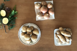 冬だから常備野菜大量買い ‼️
小さなナガイモ3kg、ゴボウ1.5kg 、メークイン4.5kg、タマネギ4.5kg、3箱一口送料節約❗️