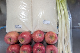 リンゴとお米とネギ