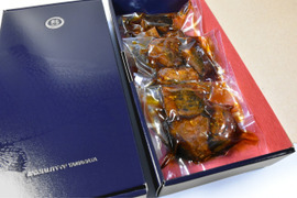 【冬ギフト】骨までおいしい鯉のやわらか煮「ブロック切」150g×3袋入(真空パック/ギフト箱入/短冊のし可能)/お歳暮/御歳暮