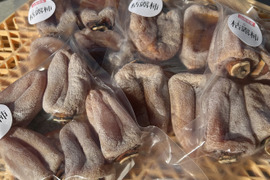 秀品＋ワケあり混合！甲州百目柿『枯露柿』（総重量1.5㎏・一袋300g×5ｐ）在庫限り