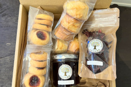 【お歳暮】【冬ギフト】ジャムクッキー・スコーン・ジャム・ハイビスカスローゼルティのセット　箱入り