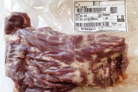４．１６以降に生肉で届きます！　北海道産羊肉の最高希少部位（肩ロース１キロ）半頭分です。