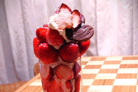 🍓有機いちごをたっぷり使った贅沢パフェ🍓