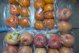 完熟柿とリンゴ