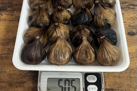 15 自然栽培　黒にんにく 人気　サイズいろいろ　たっぷり16個　令和4年度新物　食べやすくて美味しい