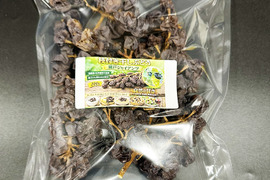 【ドライフルーツ】凝縮された甘さ！軸付き干しぶどう（瀬戸ジャイアンツ、約200g）