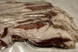『訳あり』十勝放牧黒豚　ベーコン切り落とし　３００ｇ×２