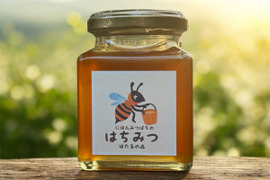 日本蜜蜂の希少な蜂蜜！
たれ蜜で瓶詰めした自然のまま
にほんみつばちのはちみつ　２００g
２０２５年９月採蜜
京都府南丹市産