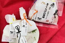 <春のあったか薬膳デザート>『きくらげの葛湯40g×3袋×5セット』プレーン味、生姜味、ほうじ茶味の3種類入り。奈良県の本葛と白と黒の木耳粉末入りで疲れた体にしみわたる。配送日時指定可能。
