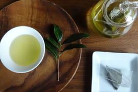 （＊メール便・送料設定最低価格360円)TeaBag春緑茶！ティーパック【月の雫】スッキリさわやか緑茶（３ｇ×22個入り）（農薬・化学肥料・除草剤不使用）