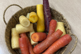 ’'ノウフク’’  食卓を彩る！カラフル人参(訳あり）　1kg　
東京エコ100認証取得