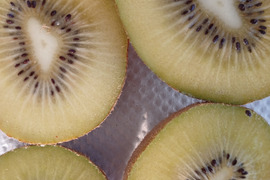 自然栽培ゴールドキウイフルーツ1キロメール便自然農法果樹園アイアイファーム　果物　イエロー系キウイ