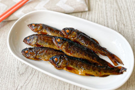 骨まで柔らか一口サイズのにじます甘露煮　10尾×2パック