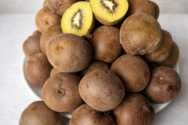 [家庭用たっぷり]
福岡県八女産キウイ(アップルキウイ)約3kg（30〜35個）
農薬・化学肥料不使用