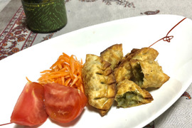 本場さながら！？インド料理【野辺山ほうれん草カレーペーストでサモサ風スナック】