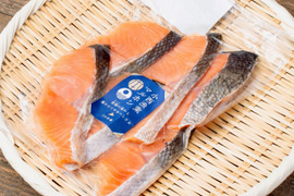 ＼2025年新物／【骨なし】秋サケの切身／200g×4パック／3D冷凍