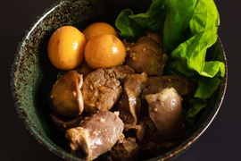 温めるだけ！新鮮モツの甘辛煮♪大摩桜 手作り「鶏もつ煮」(冷凍）