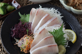 百年漁師の鰤（養殖）お刺身用サク4P／腹身