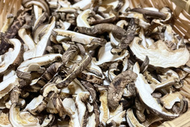 原木しいたけ　乾燥しいたけ　干ししいたけ　スライス　１００g