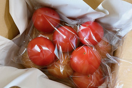 ぜひ一度！！常温便【むらざと自然農園のトマト約2キロ】とってもおいしいです！！
