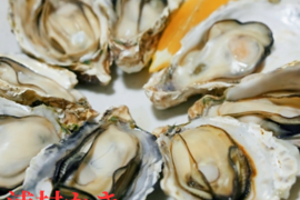 【生牡蠣】【生食用】三重県産 浦村かき カンカン焼き 1缶(殻付き Mサイズ牡蠣 約40~50個前後、約4キロ入り)
牡蠣 カキ 貝類 海鮮 BBQ お歳暮 バーベキュー 母の日父の日